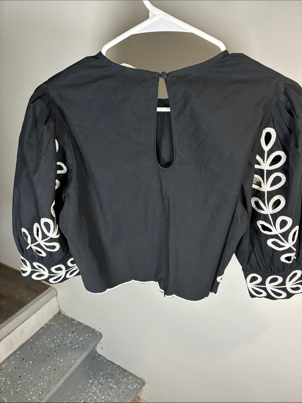 H&M Black Embroidered Eyelet Floral Puff Sleeve Crop Top Medium NWT - Picture 8 of 11